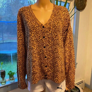 Saghabor Chetah V neck button down Sweater/Cardigan Women Size L